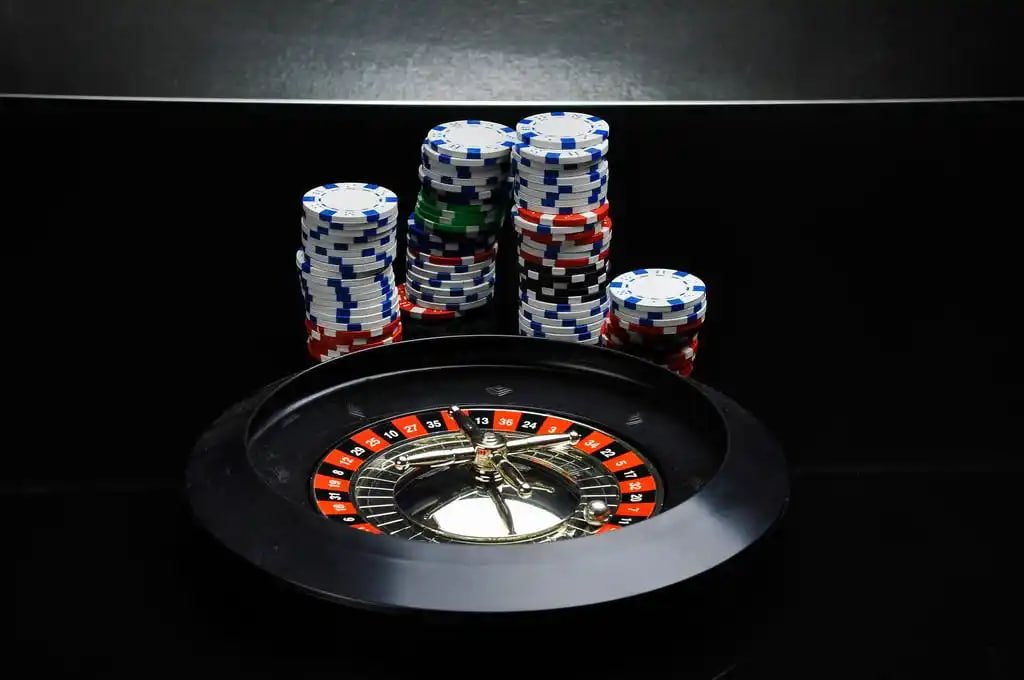 Tampilan virtual entertainment yang berwarna-warni dan menarik di layar perangkat mobile